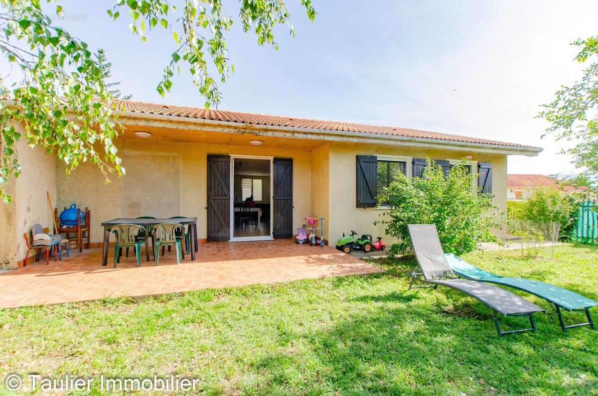 Maison à SAINT-HILAIRE-DU-ROSIER