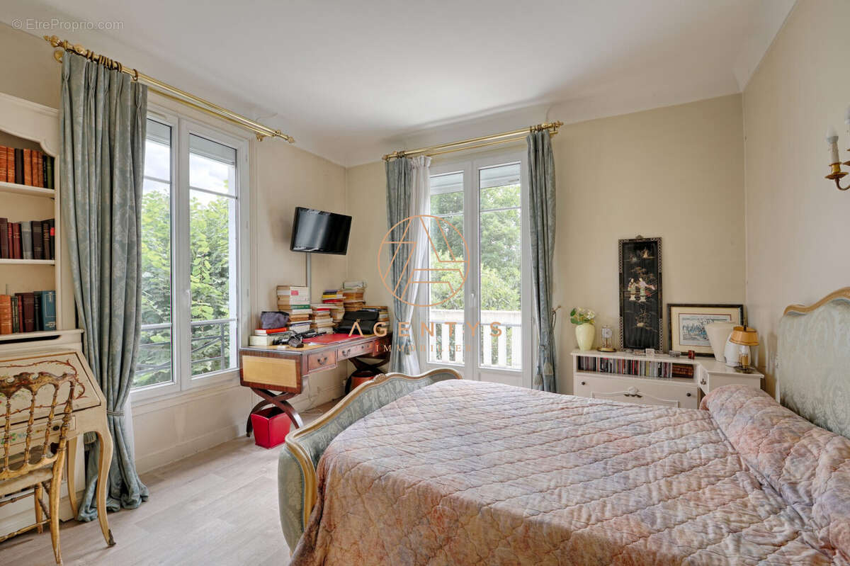 Maison à SAINT-MAUR-DES-FOSSES