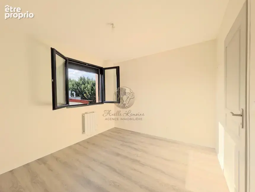 THURINS   Maison construite en 2023 avec cour de 60 m2, 2 stationnements. - photo 8