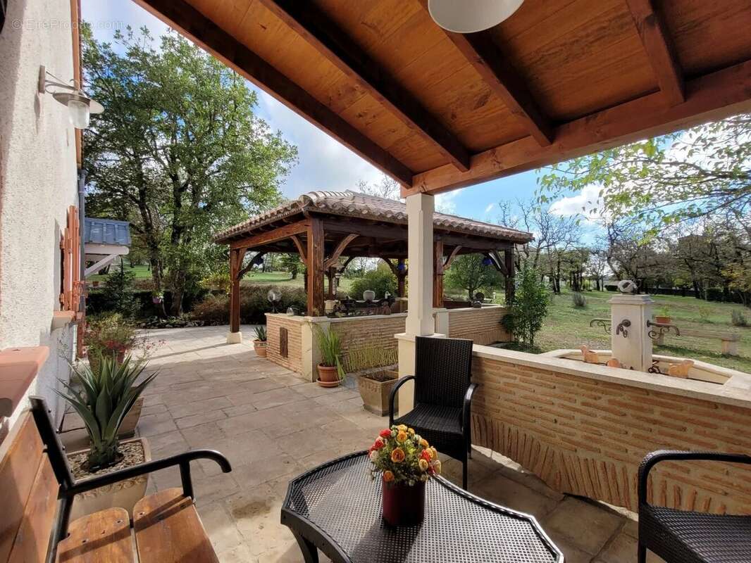 Maison à FLAUJAC-POUJOLS