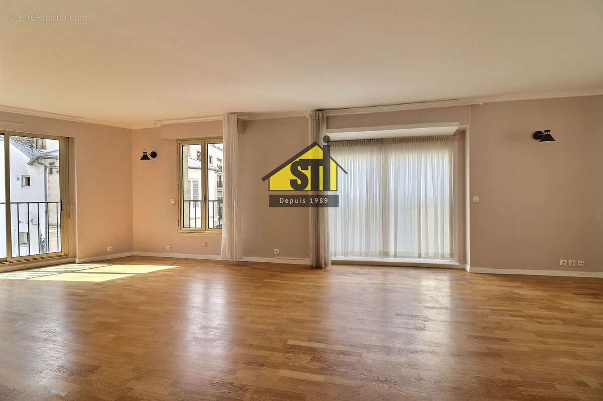 Appartement à PARIS-14E