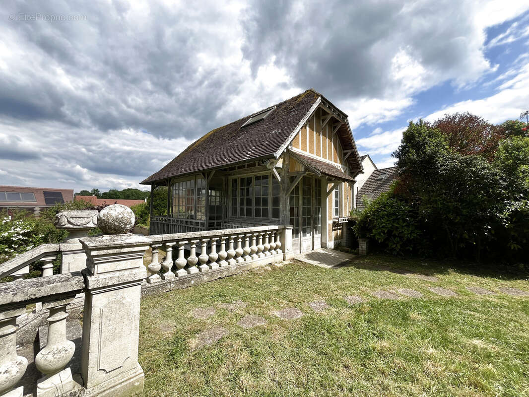 Maison à JOUY-LE-MOUTIER