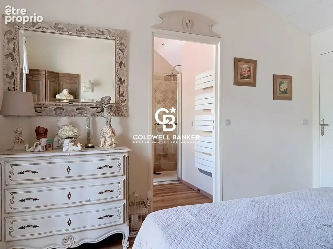 Une maison de caractère, un intérieur soigné et une véritable atmosphère - 10km de Saintes - photo 16