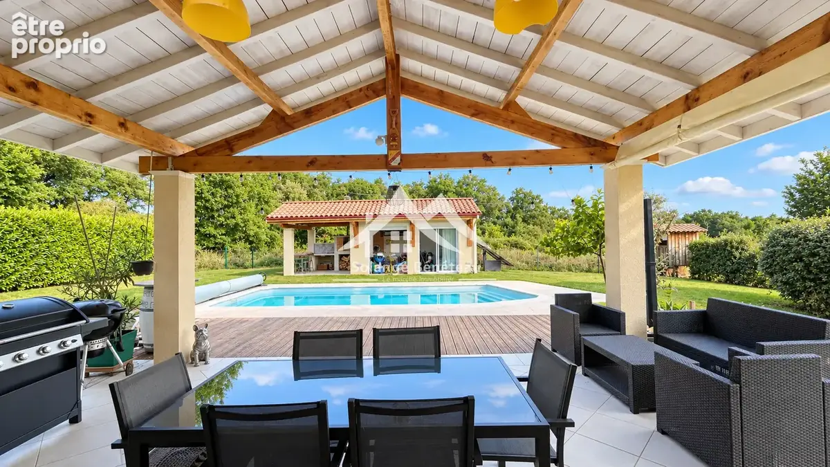 Villa familiale de plain pied avec piscine, dépendances et vaste espace de vie - photo 2