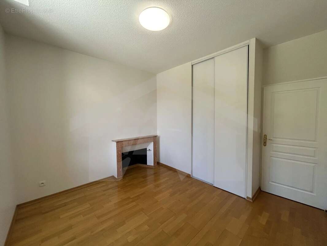Appartement T4 de 101 m2 au Château de Poisat - photo 9