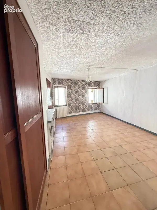 Carnoules – 47 m² habitables et pièce indépendante en maison de village – 108 000 € - photo 3