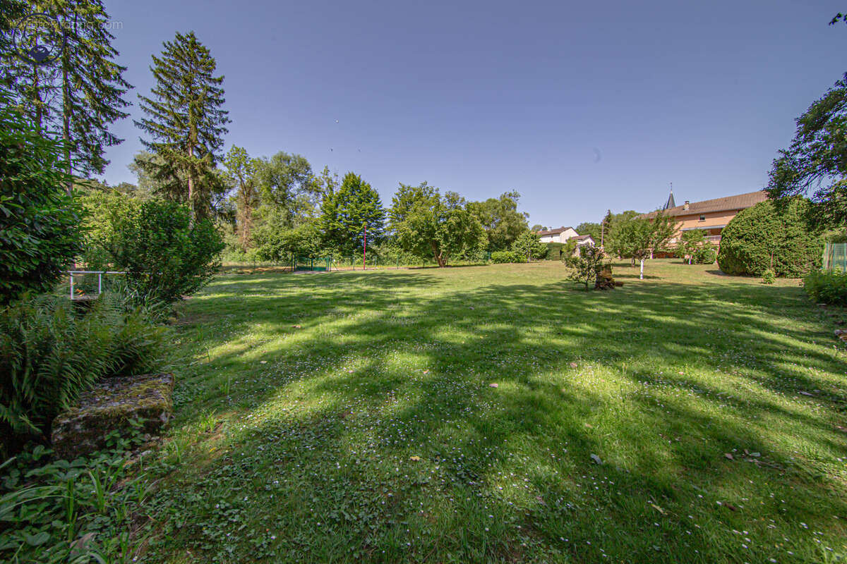 Maison avec jardin paysagé et terrasse - photo 27