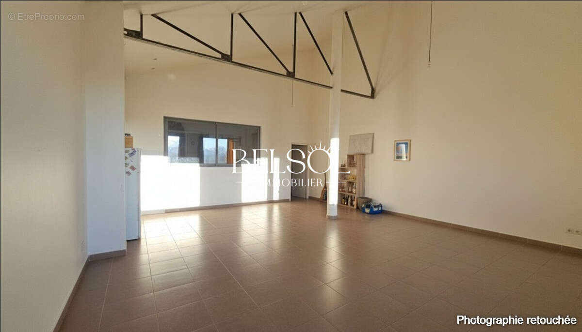 Espace de vie - aidé par l'IA sans transformation  - Appartement à PERPIGNAN
