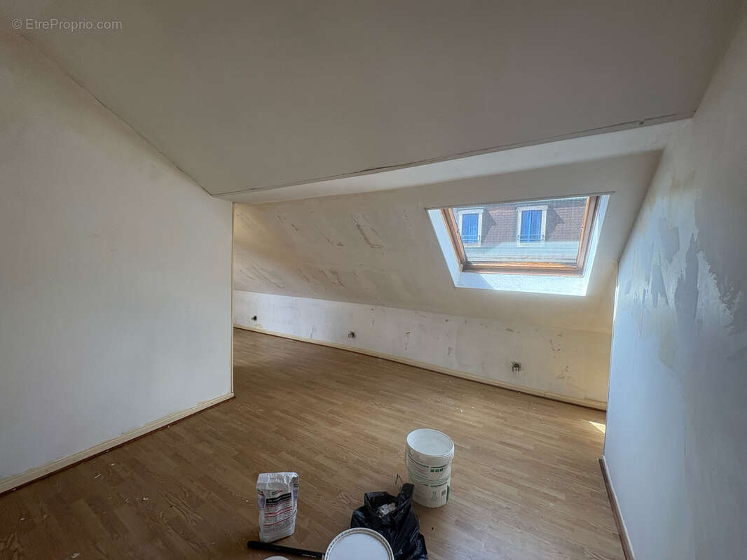 Centre de Ronchamp - Immeuble de rapport avec local commercial et deux appartements - photo 7
