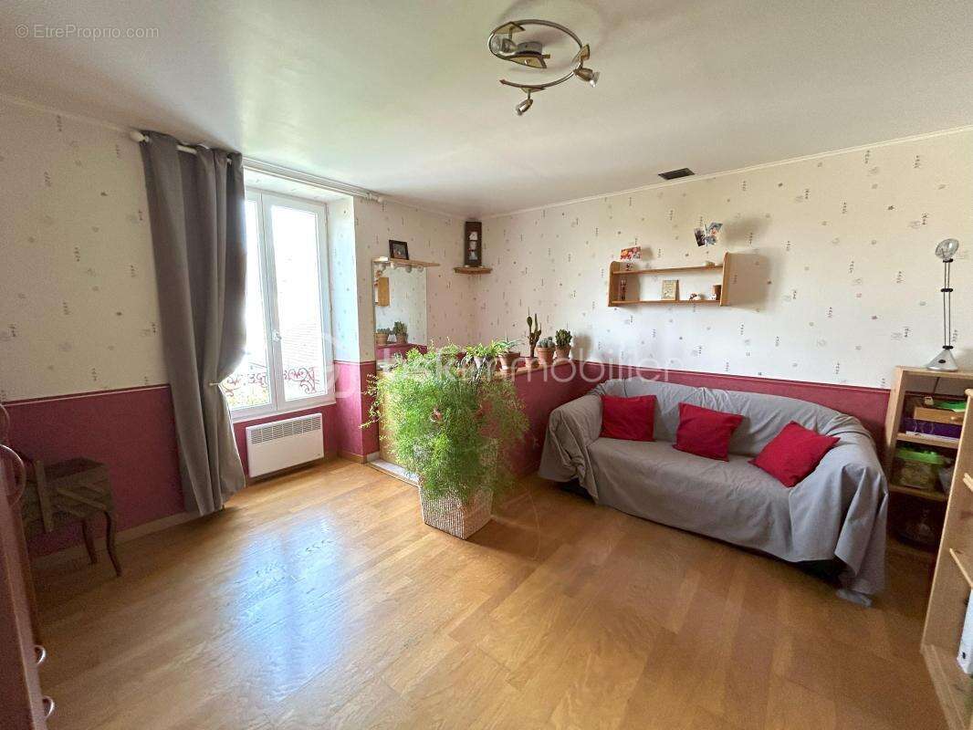 Maison à BOMBON