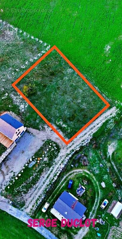 Terrain à SAINT-DENIS-EN-MARGERIDE