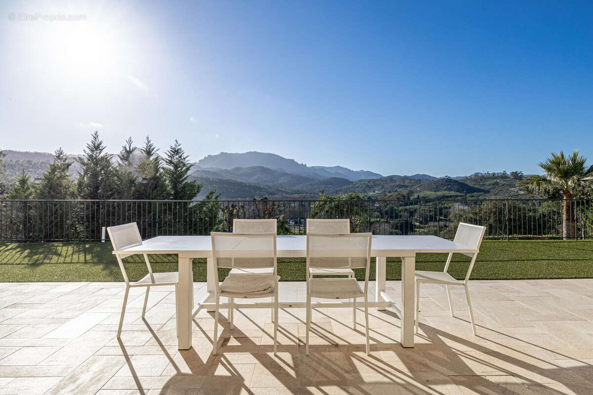 Maison à MANDELIEU-LA-NAPOULE