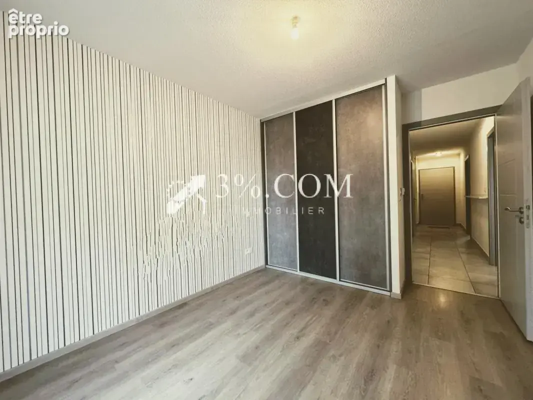 3%COM Beau F3 avec terrasse et 2 garages - photo 8