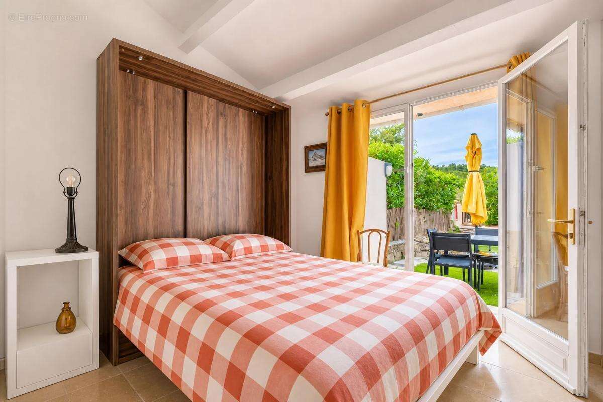 Maison à ROQUEBRUNE-SUR-ARGENS