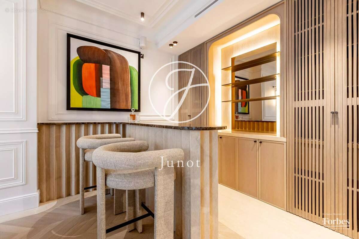 Appartement à PARIS-16E
