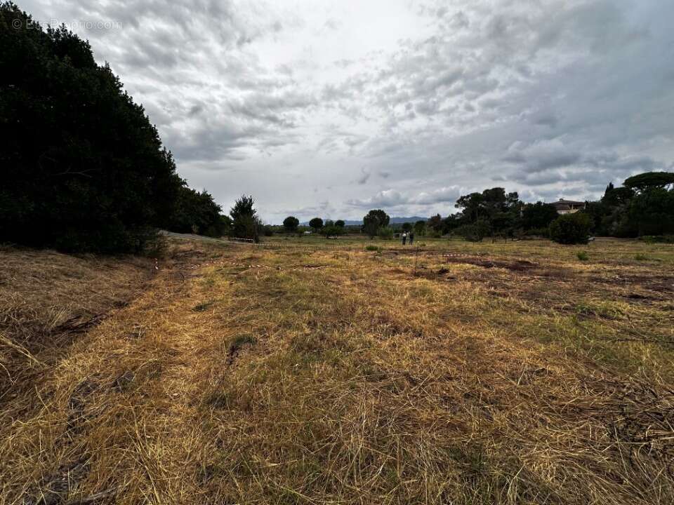 Terrain à FREJUS