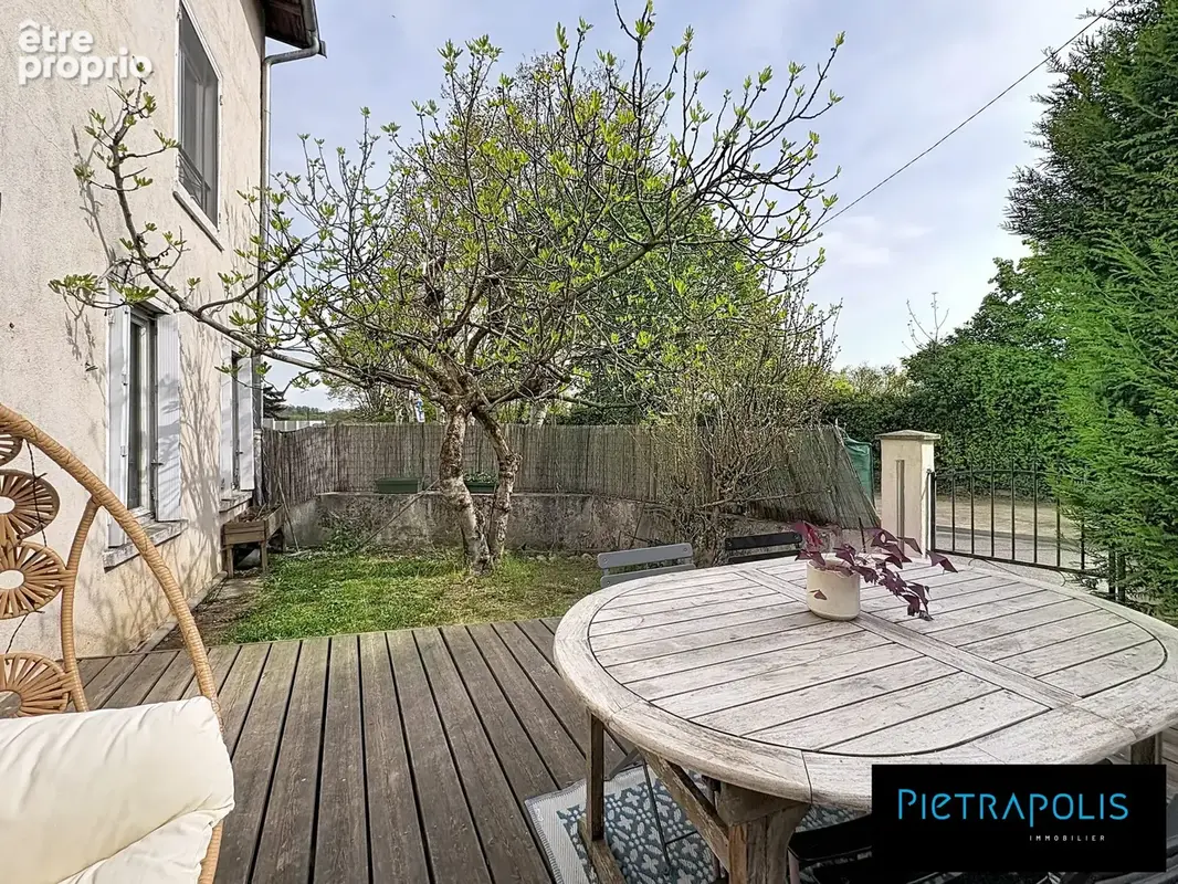 Appartement 4 pièces 97 m² à vendre à Sathonay-Camp (69580) - photo 4