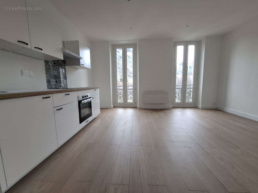 Appartement à ROQUEVAIRE