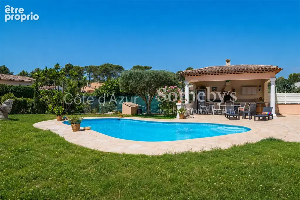 Villa provençale avec dépendance, piscine et potentiel d'extension sur terrain de 3 000 m² - photo 2