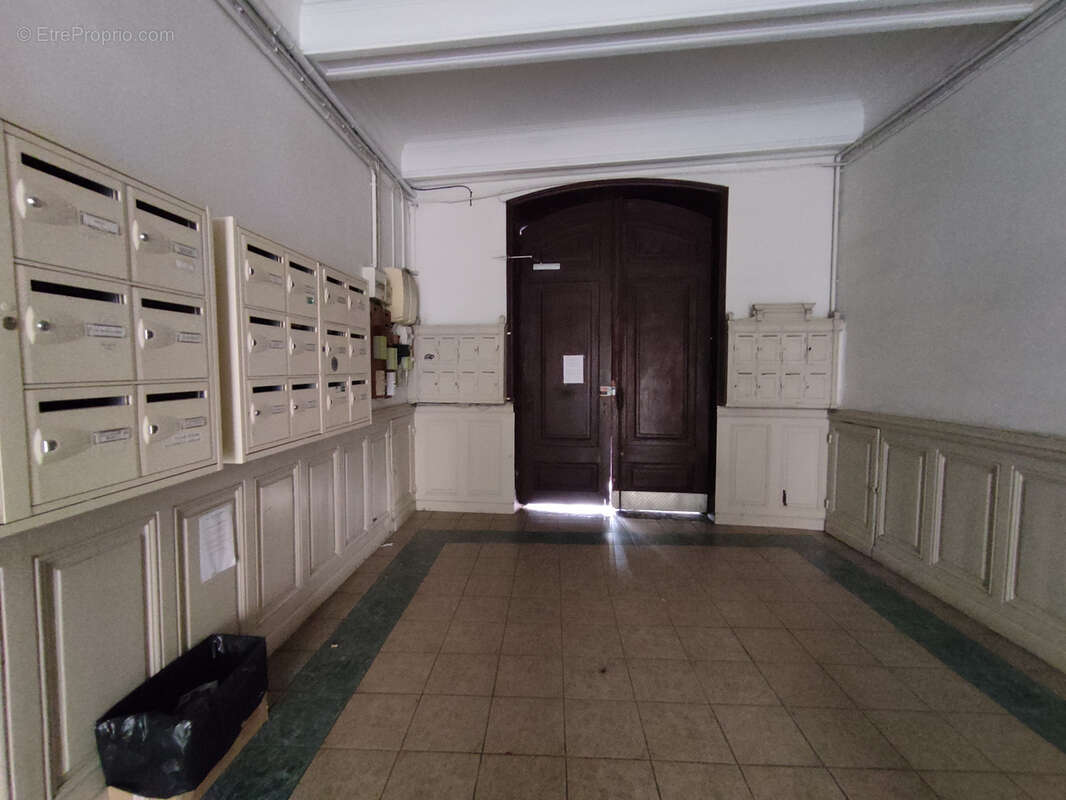 Appartement bourgeois 5 pièces àrénover de 139 m2 centre ville de Sète - photo 15