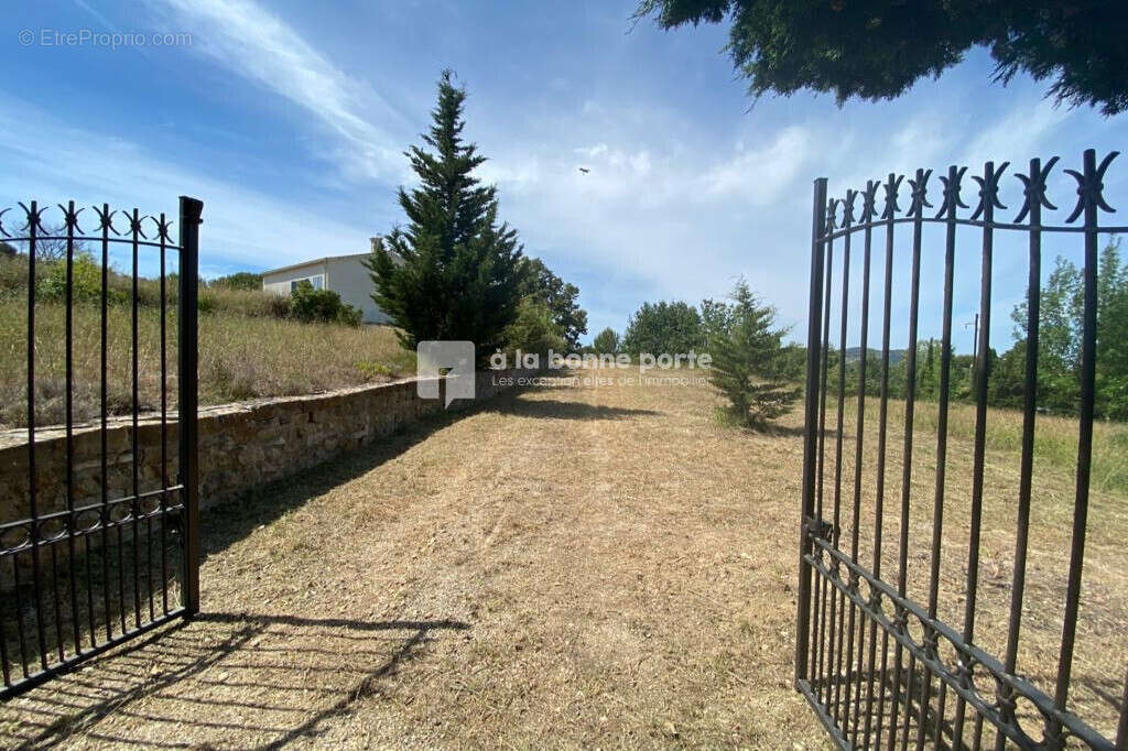 Maison 170 m² à Le Castellet  - photo 2