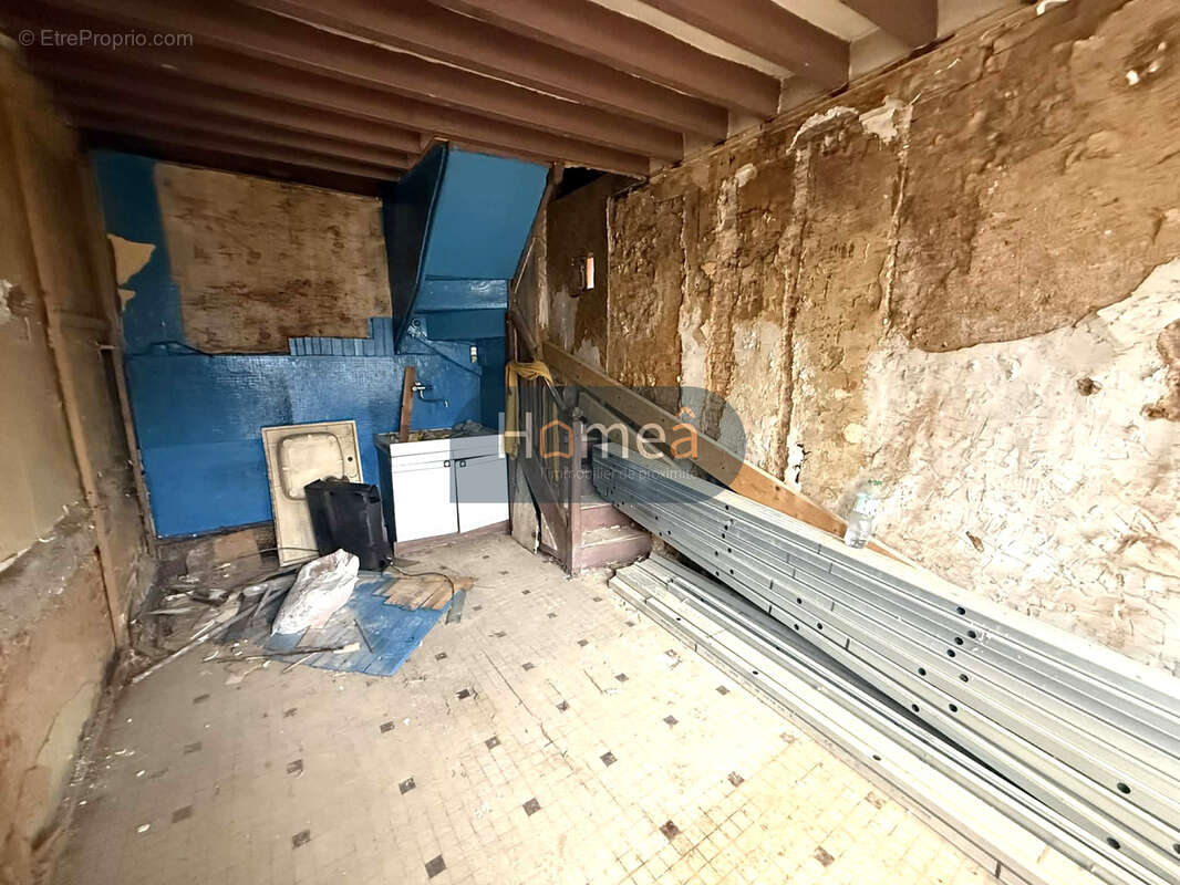 Ensemble immobilier de 155m2 avec batiment et cour à rénover DOUDEVILLE - photo 5