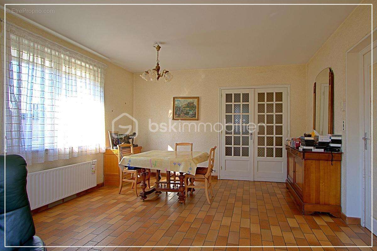 Maison familiale avec fort potentiel – 140 m² + sous-sol complet sur 2000 m² de terrain - photo 13