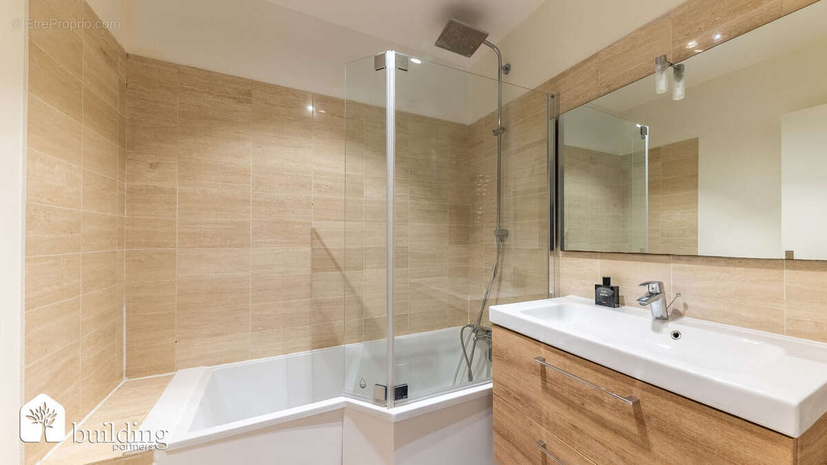 Appartement à COURBEVOIE