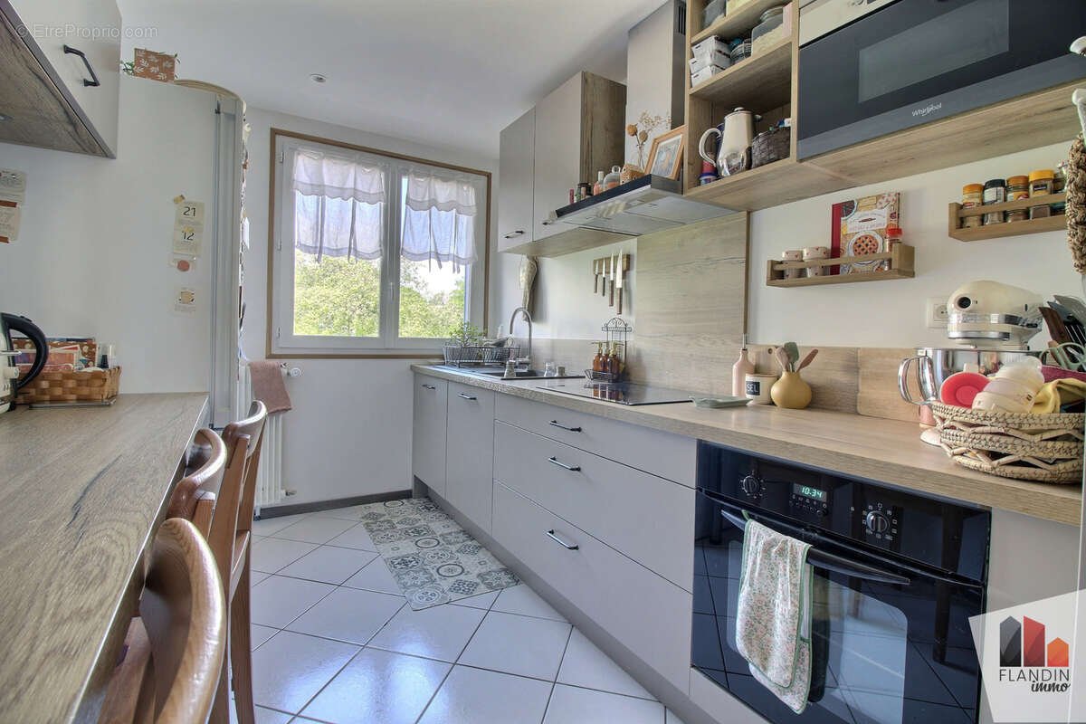 Appartement à SAINT-GENIS-LAVAL