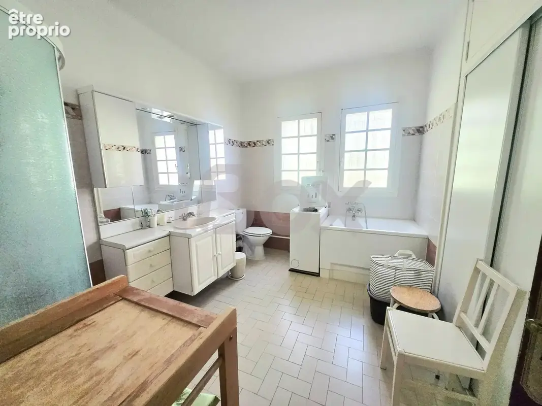 Villa 7 pièces sur 1 932 m2 de terrain avec piscine   Mer à pied - photo 16