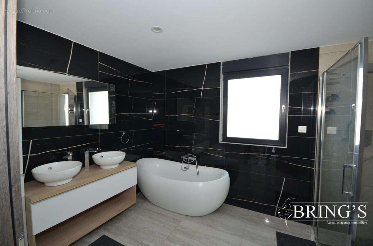 salle de bain collective  - Maison à ENSISHEIM