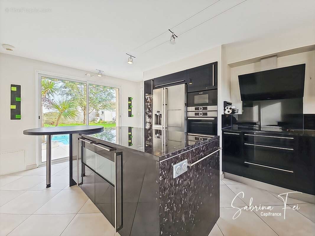Maison familiale de plus de 165 m² – quartier résidentiel recherché – calme absolu – sans vis-à-vis – exposition sud – piscine - photo 7