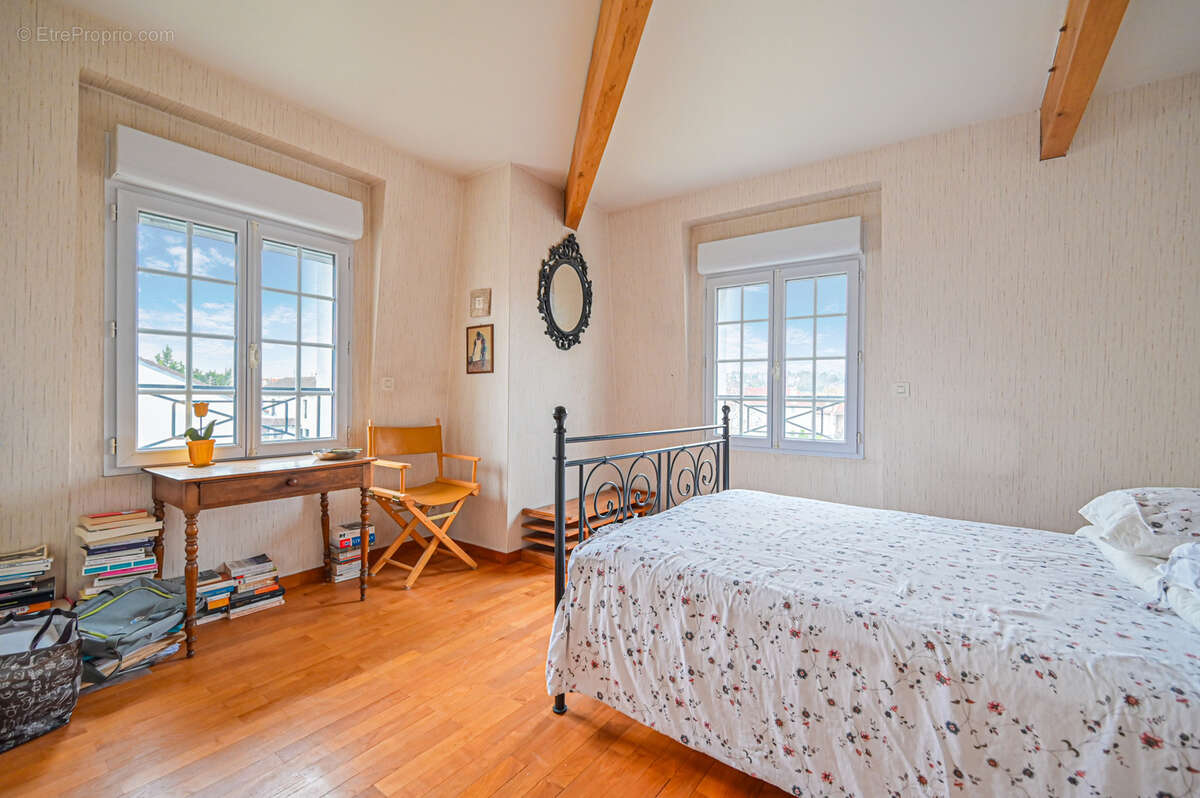 Maison à SAINT-MAUR-DES-FOSSES