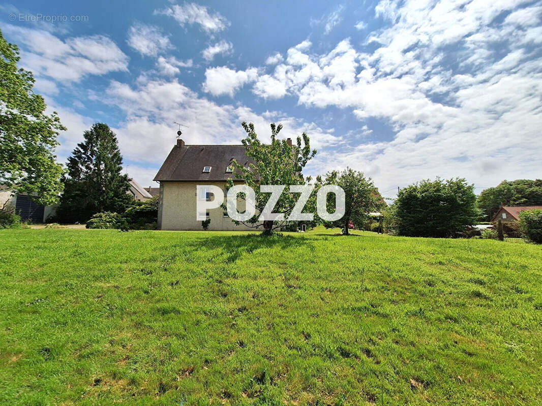 Terrain à SAINT-PLANCHERS