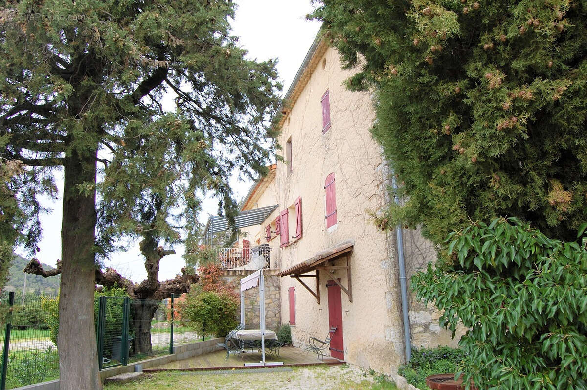 Mas du 19ieme avec 3 gites et partie privative 180m2 sur 3843 m2 de terrain avec piscine - photo 26