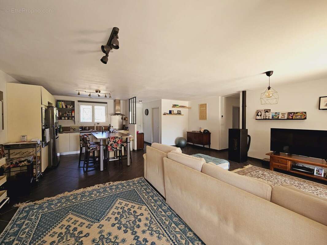 Maison à COURS-DE-PILE