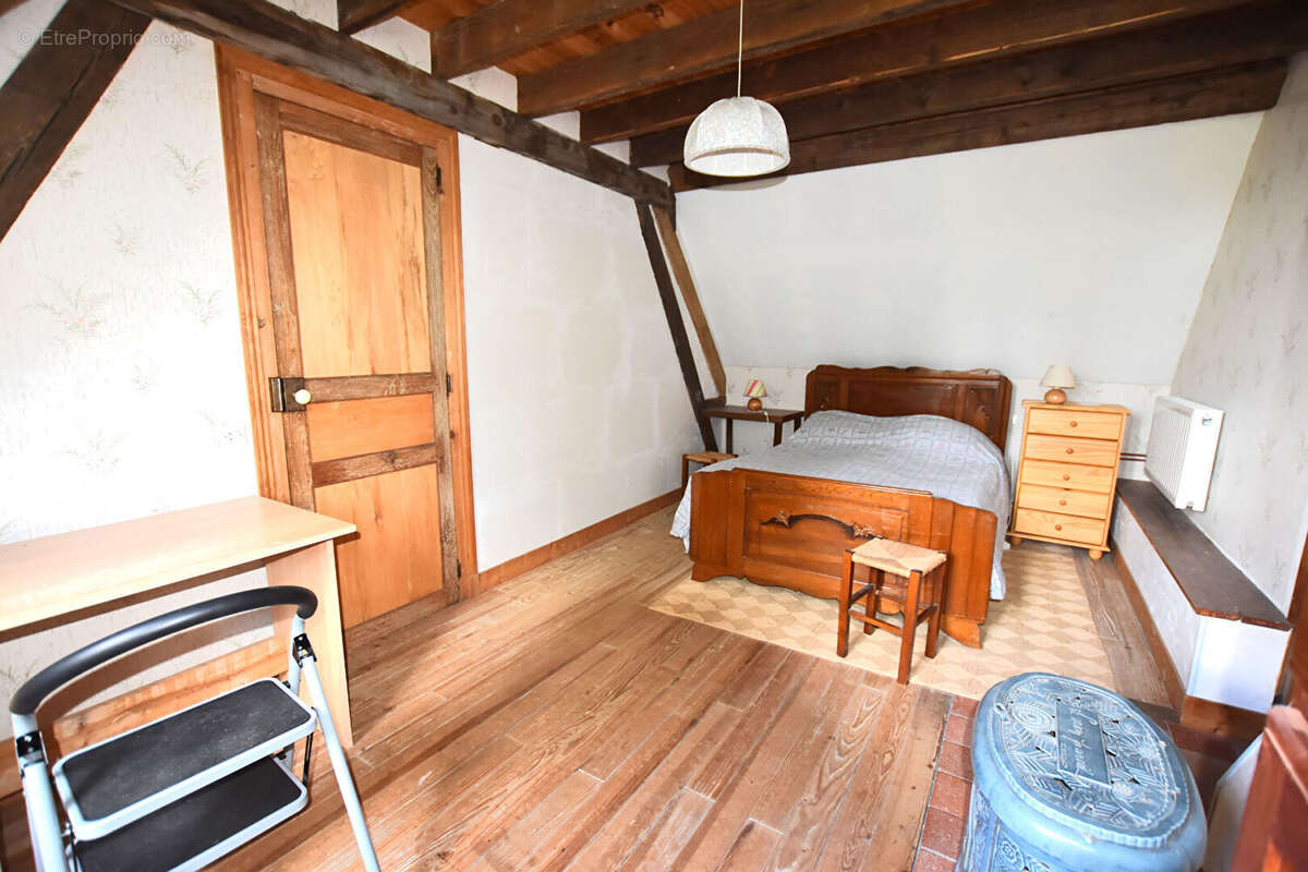 Maison à MONTAIGU-LE-BLIN