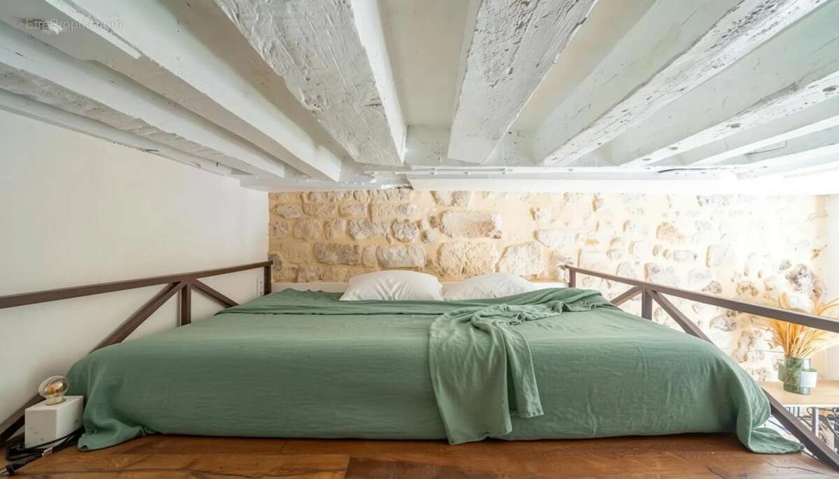 Appartement à PARIS-1E