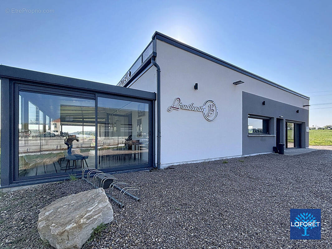 Commerce à SAIZERAIS