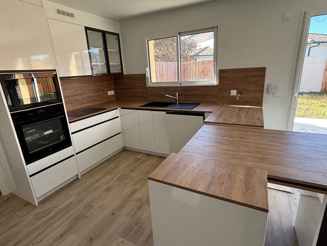 Maison à PAREMPUYRE