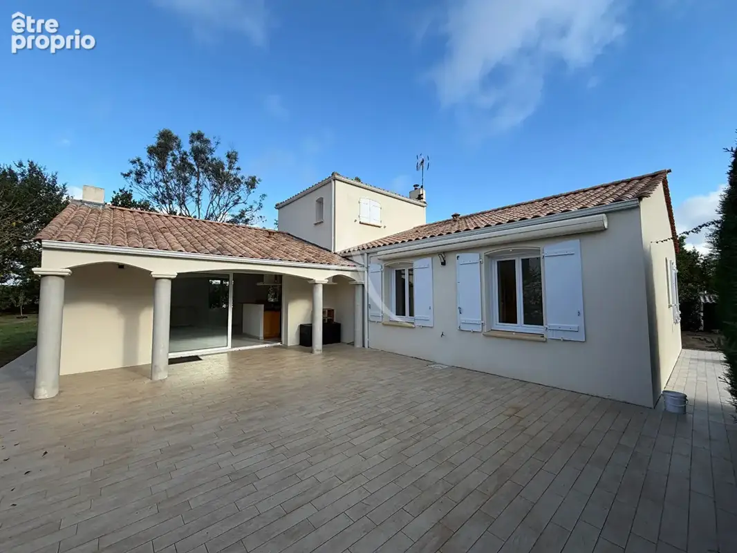 Maison La Chapelle Hermier 7 pièce(s) 122 m2 - photo 2