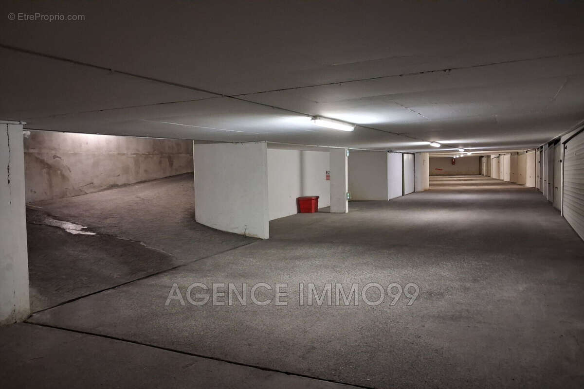 Parking à CANNES