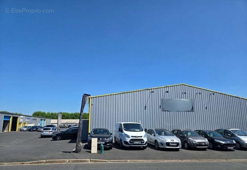 Commerce à NOTRE-DAME-D&#039;OE