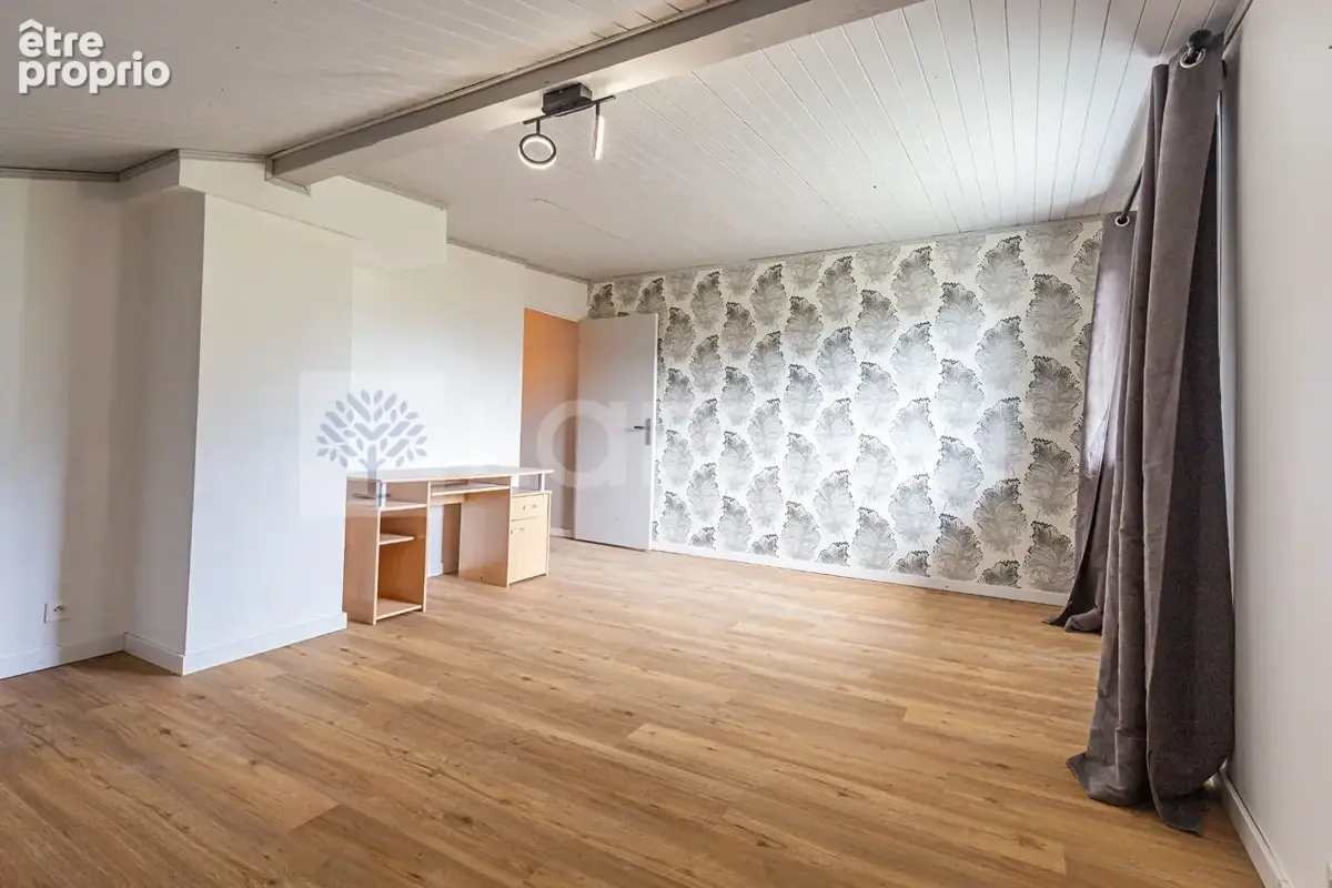 Agence immobiliere laforet - annecy-le-vieux - appartement 115,40m² dans maison - dernier etage - 3 chambres + 1 bureau - sejour - photo 9