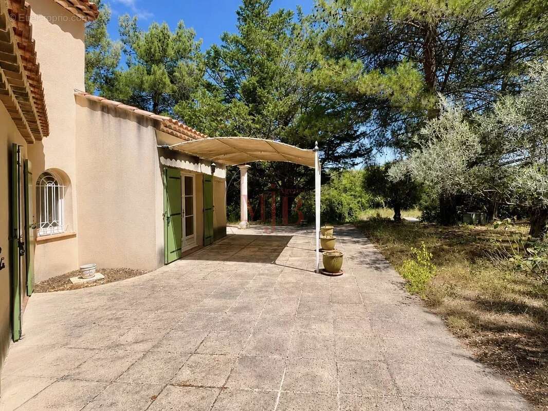 Le Puy-Sainte-Réparade – Maison familiale de 142 m² sur 6 000 m² de terrain boisé avec piscine - photo 15