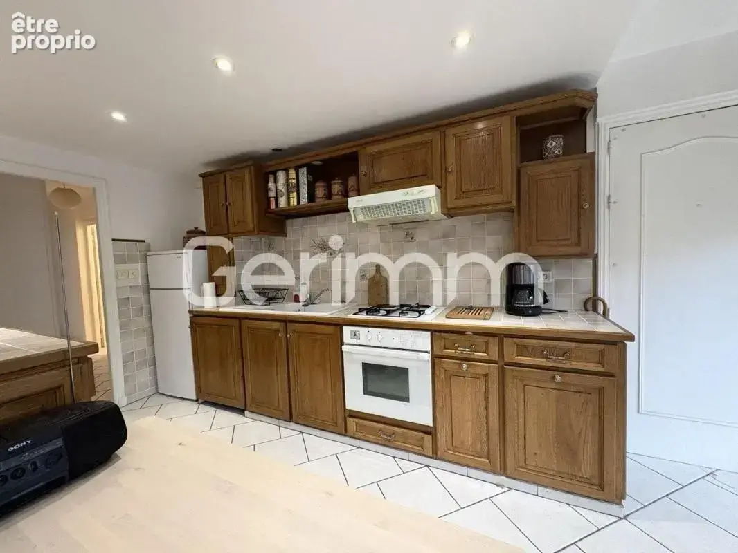 Vente - Appartement - 3 pièces + cuisine - 67 m² - 69 000 € - - photo 10