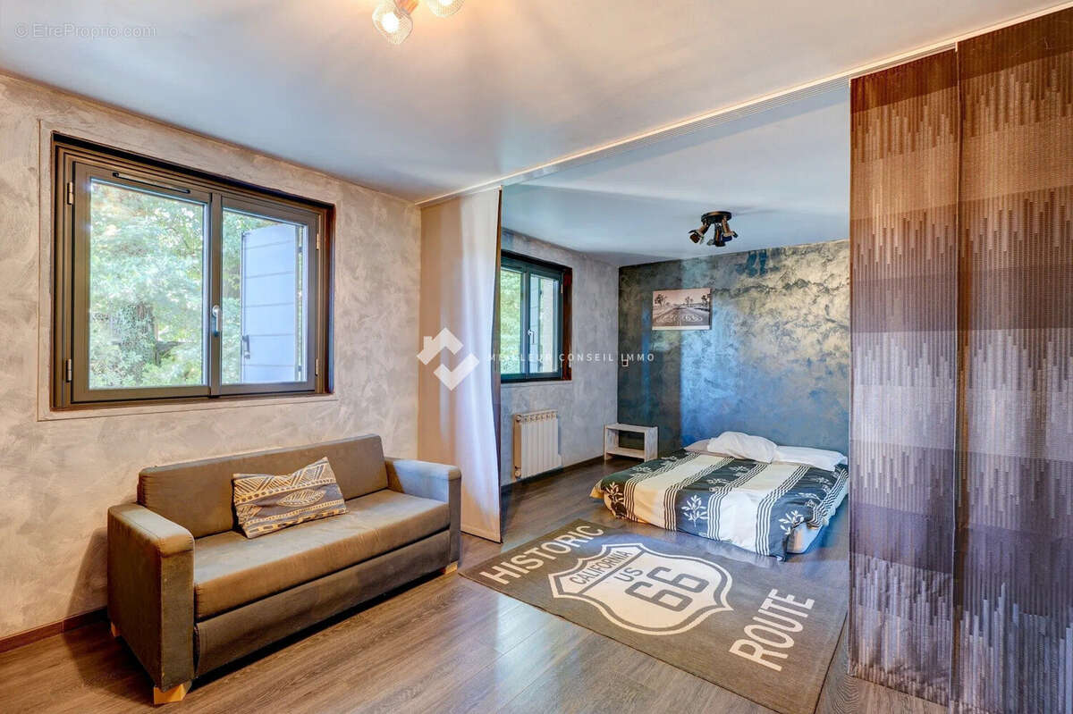 Maison 170 m² à Saint-Laurent-De-Mure  - photo 3
