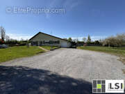 Maison à NEUF-MESNIL