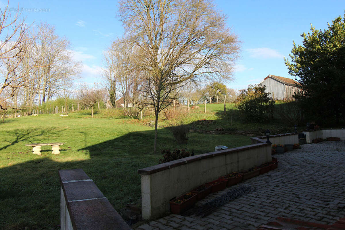 Maison à SAVIGNY-EN-REVERMONT
