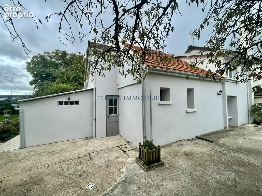 Maison ancienne sur 780 m2 paysagés de 5 pièces principales. - photo 5